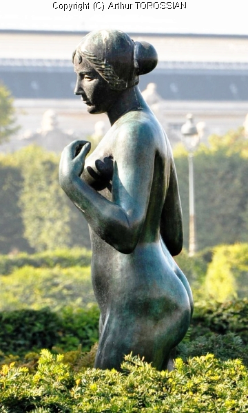 Statue jardin tuileries.png